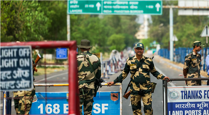 அட்டாரி – வாகா எல்லையை கடந்து செல்ல 21 பாகிஸ்தானியா்களுக்கு அனுமதி!