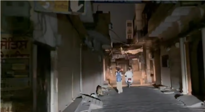 இந்திய-பாகிஸ்தான் ராணுவ மோதலால் பஞ்சாப், ராஜஸ்தான் உள்ளிட்ட எல்லையோர மாநிலங்களில் வீடுகளுக்குள் முடங்கிய மக்கள்!