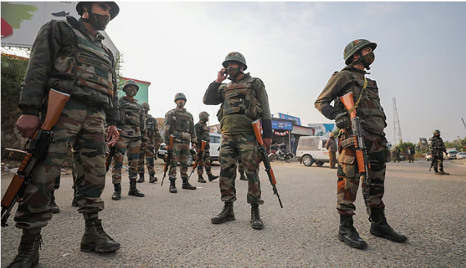 ஜம்மு -காஷ்மீரின் சோபியான் மாவட்டத்தில் துப்பாக்கிச் சண்டை : 3 பயங்கரவாதிகள் சுட்டுக்கொலை!