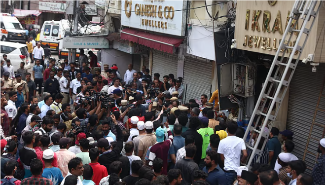 ஹைதராபாத் நகைக்கடை தீ விபத்தில் 8 பேர் பலி!