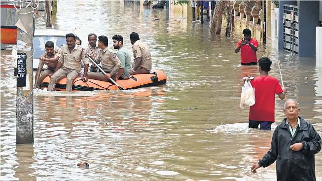 பெங்களூரு தத்தளிப்பு : கடந்த 15 ஆண்டுகளில் இல்லாத அளவுக்கு அதிகபட்ச மழைப்பொழிவு!