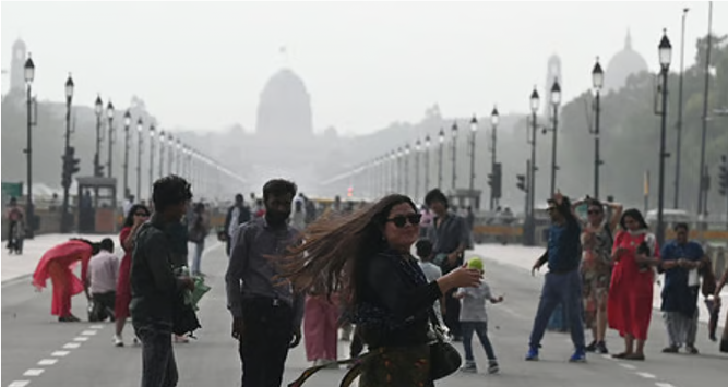 தலைநகரைத் தாக்கிய புழுதிப் புயல் மற்றும் கனமழை காரணமாக 9 வயது சிறுமி உள்பட மூவர் உயிரிழப்பு!