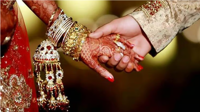 மத நல்லிணக்கத்துக்கு ஒரு மகத்தான உதாரணம்: மழையால் நின்ற இந்து திருமணத்திற்கு மண்டபம் கொடுத்து உதவிய முஸ்லிம் குடும்பம்!