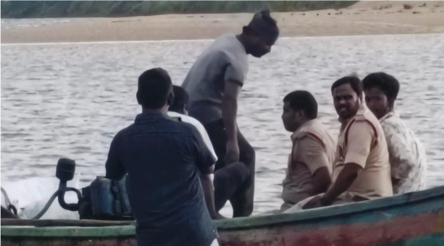 கோதாவரி ஆற்றில் மூழ்கி 8 இளைஞர்கள் பலி: காக்கிநாடாவில் சோகம்