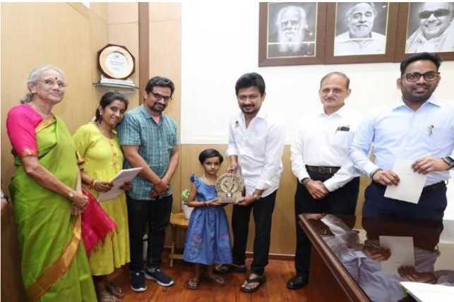 எவரெஸ்ட் சிகரத்தில் 5,364 மீ உயரம் ஏறி சாதனை படைத்த திருநெல்வேலி சிறுமி