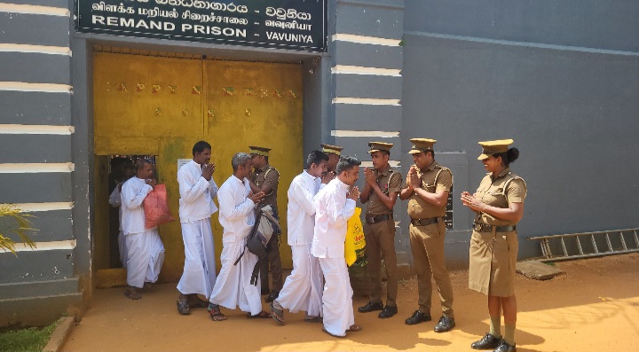 வவுனியா சிறையில் இருந்து 7 கைதிகள் இன்று விடுதலை.