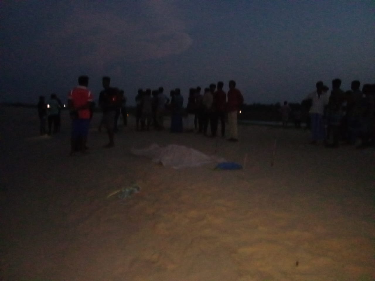 பருத்தித்துறையில் கரையொதுங்கிய பெண்ணின் சடலம்.