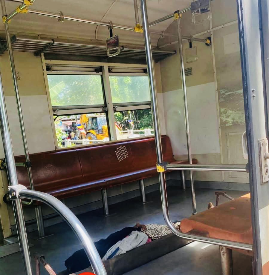 ரயில் மோதி பெண் மரணம்.