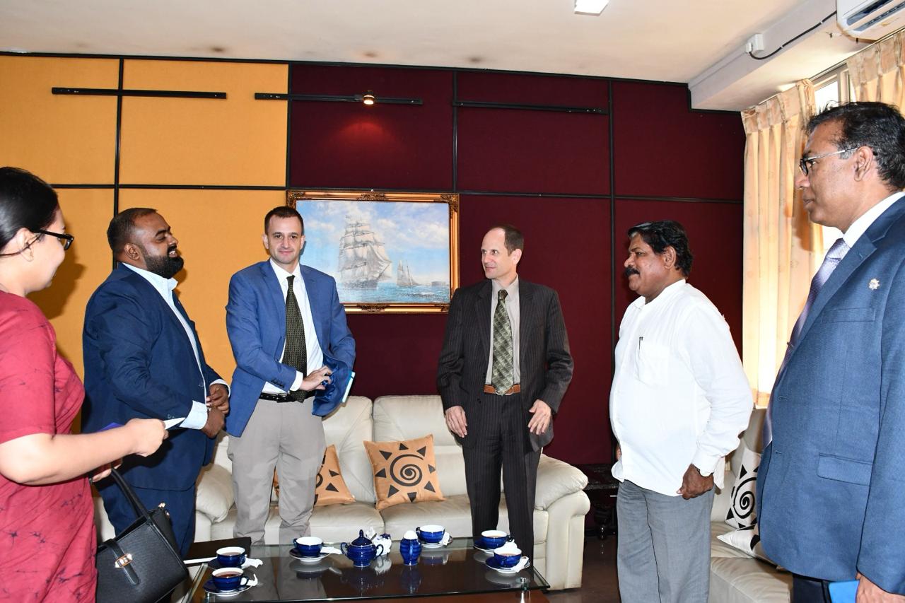 மக்களை மீண்டும் இன ரீதியாகப் பிளவுபடுத்தும் எந்தச் செயலுக்கும் கனடா இடமளிக்கவே கூடாது!  – தூதுவரிடம் அமைச்சர் இப்படி வேண்டுகோள்