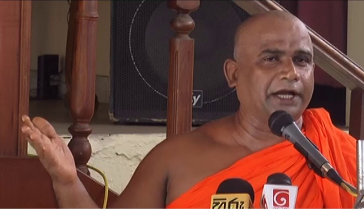 செம்மணி மனிதப் புதைகுழியில் இராணுவத்தினரின் சடலங்களாம்  – இப்படிச் சொல்கின்றார் முன்னாள் எம்.பி. அக்மீமன தயாரத்ன தேரர்.