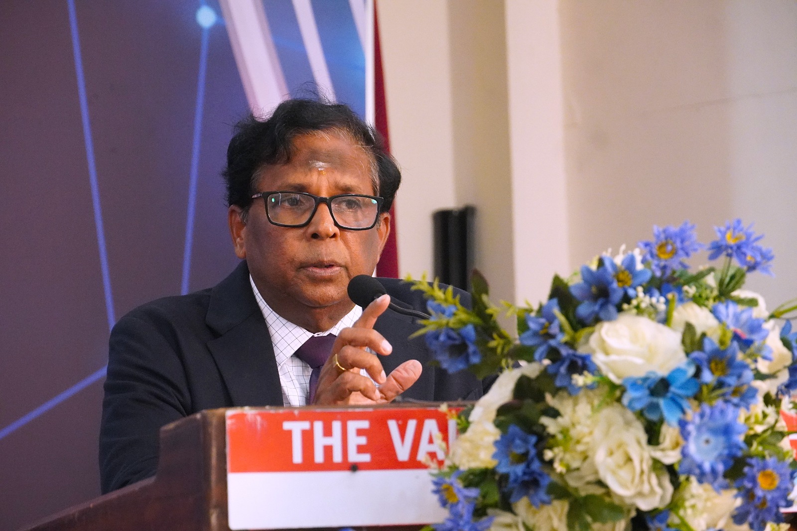 ஆட்சி மாற்றத்தின் பின் வடக்கை நோக்கி வரும் முதலீட்டாளர்கள்!  – பலருக்கு வேலைவாய்ப்புக் கிடைக்கும் என ஆளுநர் எதிர்பார்ப்பு.