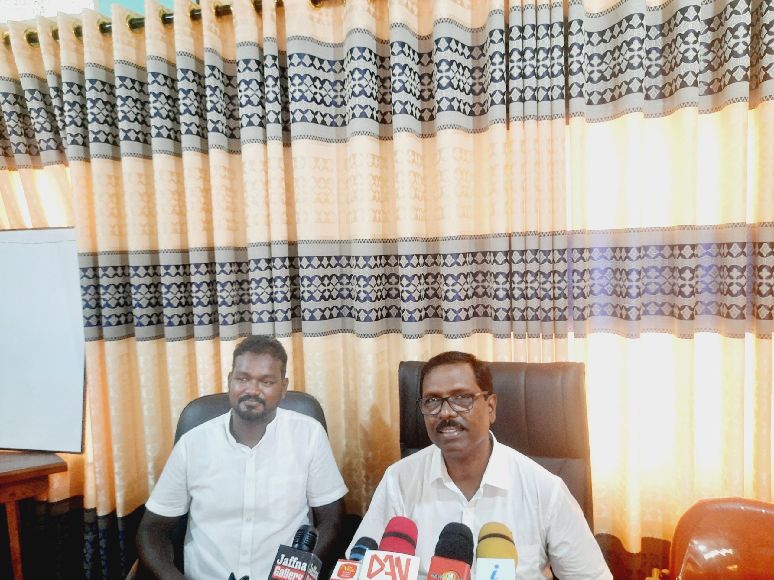 திருவுளச்சீட்டு மூலம்  சாவகச்சேரி நகர சபை ஆட்சி தமிழ்த் தேசியப் பேரவை வசம்.