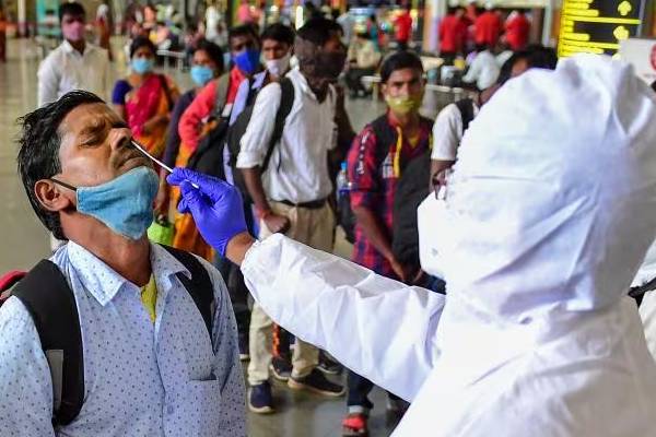 இந்தியாவில் கொரோனாவுக்கு ஒரே நாளில் 5 பேர் உயிரிழப்பு: தமிழகத்தில் ஒருவர்!