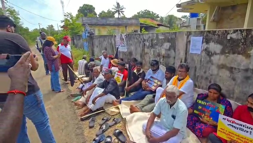 பொலிஸாரின் அச்சுறுத்தல்களுக்கு மத்தியில்  தையிட்டியில் தொடரும் போராட்டம்  – தமிழ் ஊடகவியலாளர்களுக்கு அனுமதி மறுப்பு.