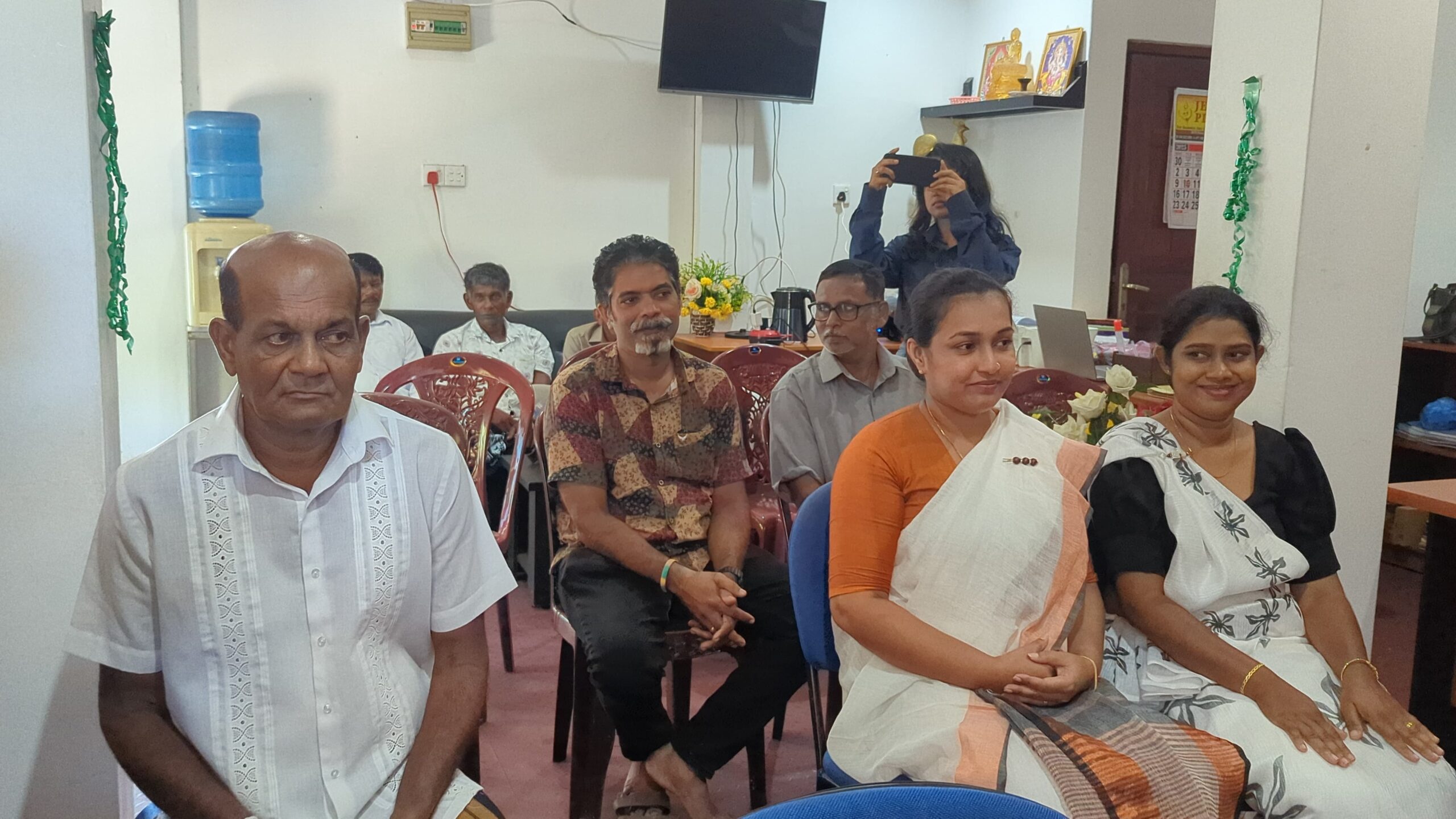 ஐக்கிய மக்கள் சக்தியின்  வவுனியா தெற்கு சிங்களப் பிரதேச சபை உறுப்பினர்கள் இன்று சத்தியப் பிரமாணம்.