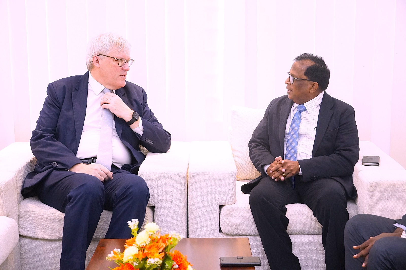 செம்மணி மனிதப் புதைகுழி, காணி அபகரிப்பு வர்த்தமானி, தையிட்டி திஸ்ஸ விகாரை அகழ்வு; ஆளுநரிடம் வினவிய பிரிட்டன் தூதர்.