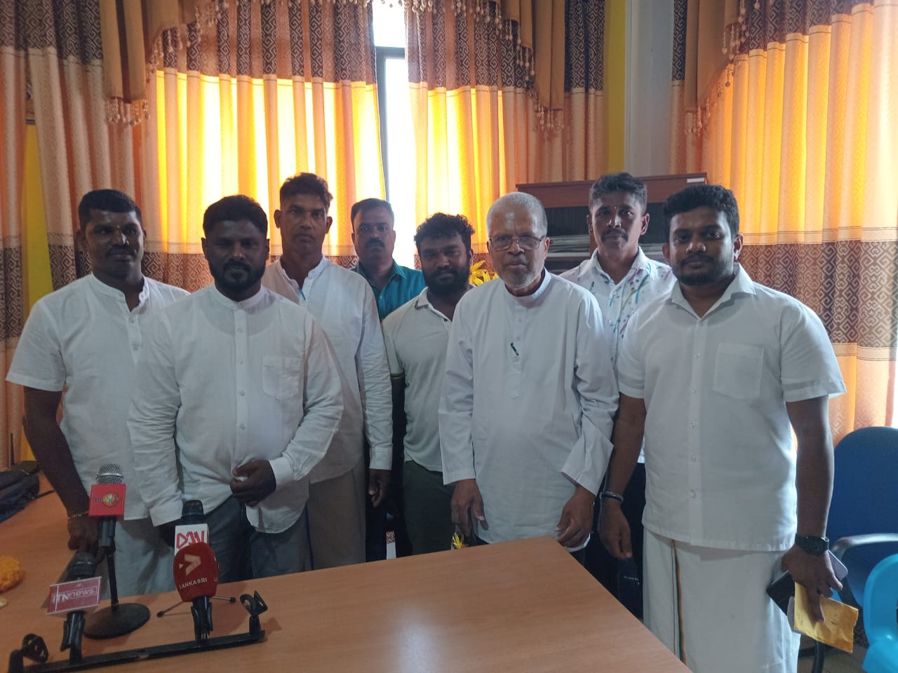 மூதூர் பிரதேச சபையை கைப்பற்றியது தமிழரசு!  நான்கு தசாப்தங்களுக்குப் பின்னர் தமிழர் ஒருவர் தவிசாளராகத் தெரிவு.