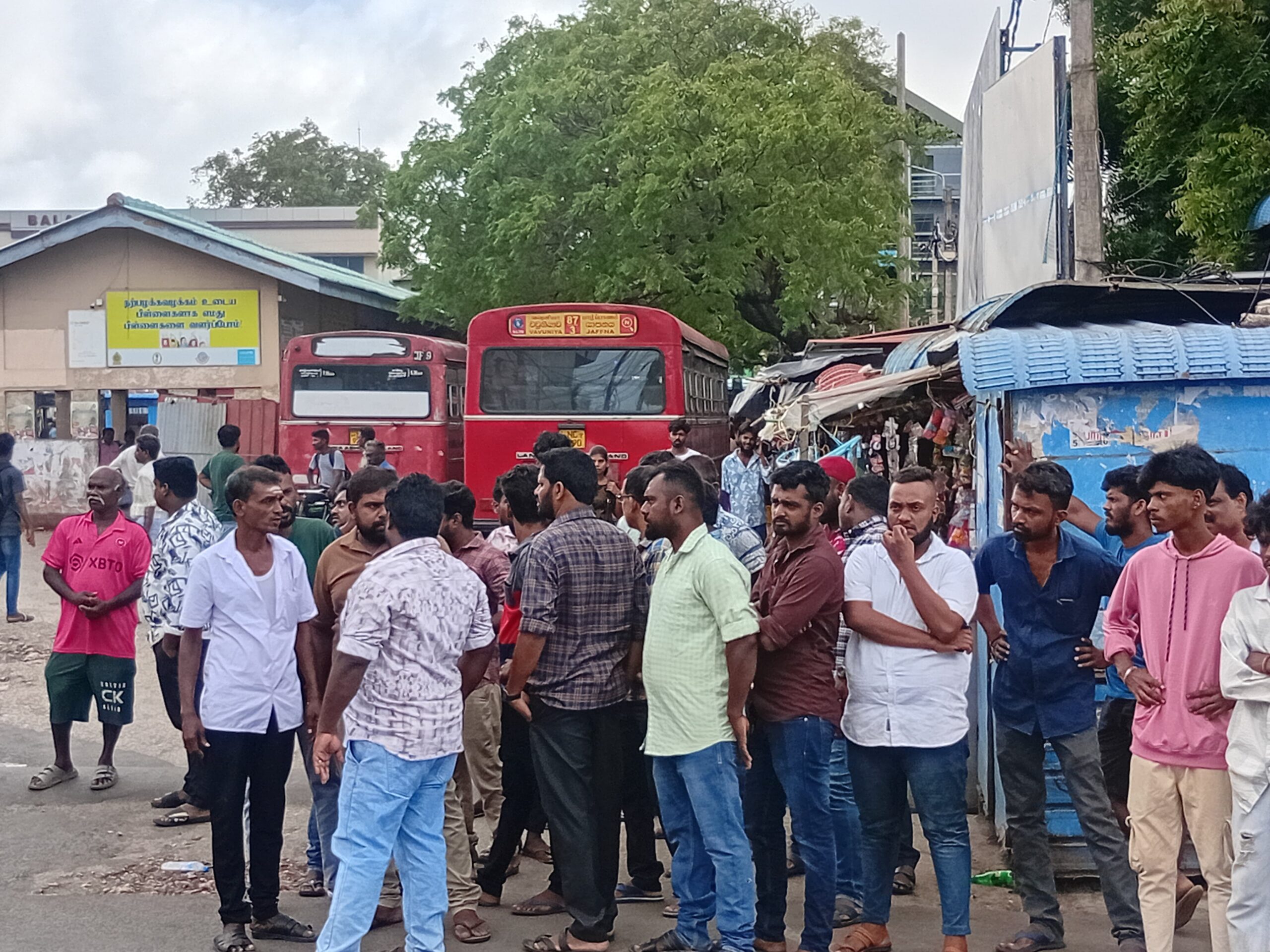 இ.போ.சவுடன் முரண்பாடு:  வடக்கில் செவ்வாயன்று சகல தனியார் பஸ்களும் சேவை முடக்கப் போராட்டம்.