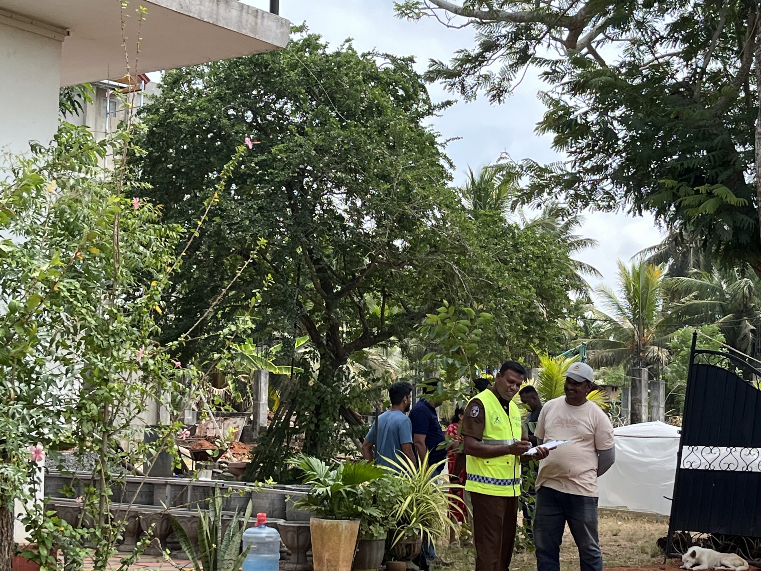 வவுனியாவில் தனியார் காணியில் இருந்து இரண்டு துப்பாக்கிகளும் ரவைகளும் மீட்பு!