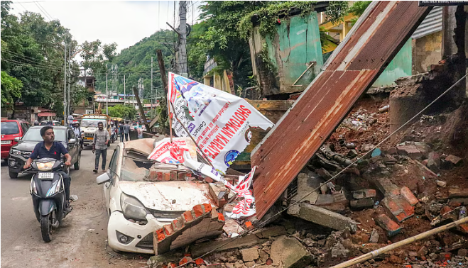 அருணாசல பிரதேசம், அஸ்ஸாம் ஆகிய வடகிழக்கு மாநிலங்களில் கனமழையால் ஏற்பட்ட நிலச்சரிவுகளில் சிக்கி 14 போ் பலி!