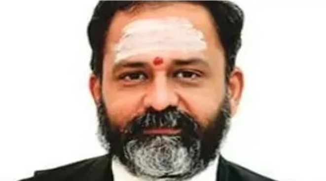 83 வயது தந்தையின் மனநிலையை அறிய வீட்டுக்கே சென்று விசாரித்த சென்னை உயர் நீதிமன்ற நீதிபதி!