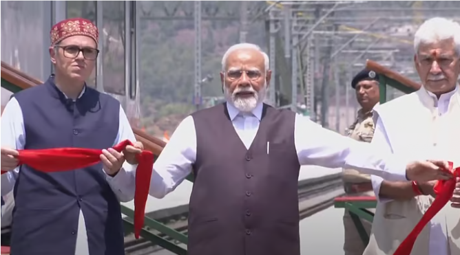 ஜம்மு – காஷ்மீரில் கட்டப்பட்டுள்ள உலகின் மிக உயரமான ரயில் பாலத்தை திறந்துவைத்தார் மோடி!