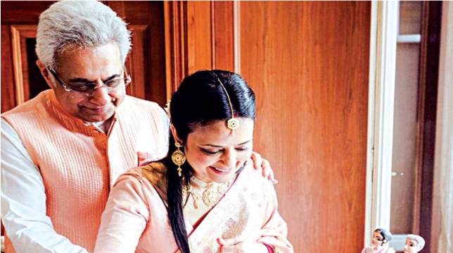 திரிணமூல் எம்.பி. மொய்த்ரா, 65 வயது முன்னாள் எம்.பி.யை 2-வதாக மணந்தார்