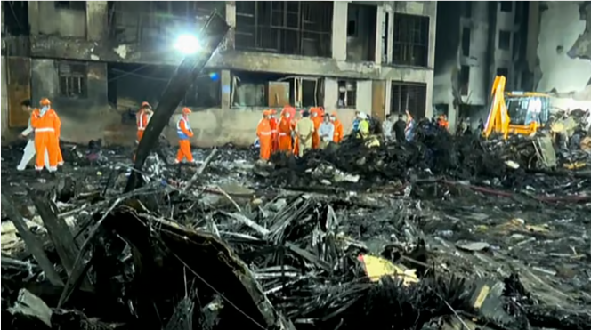 அகமதாபாத் விமான விபத்து : மருத்துவக் கல்லூரி வளாகத்தில் 7 பேர் பலி; 60 பேர் காயம்!