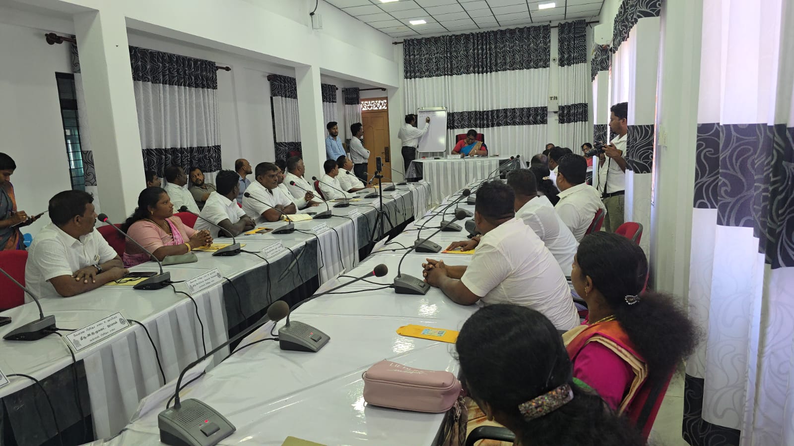 மன்னார் பிரதேச சபையில் ‘திசைகாட்டி’யுடன் சேர்ந்து தமிழரசை வீழ்த்திய ‘சங்கு’.- ரிஷாத்தின் அணிக்குத் தவிசாளர் பதவியையும் பெற்றுக்கொடுத்தது.