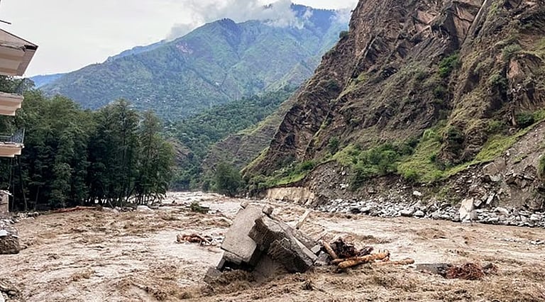 ஹிமாசலில் திடீர் வெள்ளப்பெருக்கில் சிக்கி மாயமான 5 பேரின் சடலங்கள் மீட்பு!