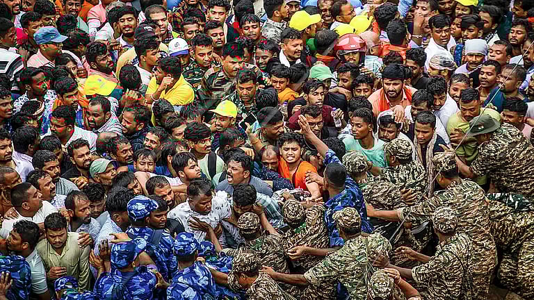 புரி ஜெகந்நாதர் ரத யாத்திரையின்போது ஏற்பட்ட கூட்ட நெரிசலில் சிக்கி 3 பக்தர்கள் பலி; 50 பேர் காயம்!