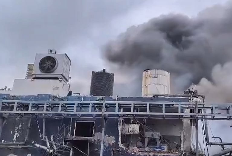 தெலங்கானா மருந்து ஆலையில் வெடி விபத்து: மீட்புப் பணிகள் தீவிரம், 14 பேர் காயம்