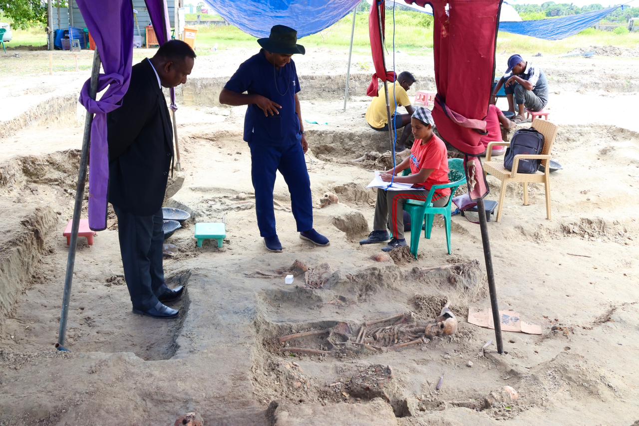 செம்மணிப் புதைகுழியில் ‘யுனிசெவ்’ புத்தகப் பை மீட்பு  – இதுவரை 33 மனித என்புத் தொகுதிகள் அடையாளம்.