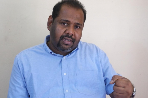 செம்மணி மனிதப் புதைகுழி அகழ்வுப் பணிகளை நேரில் பார்வையிட்ட கஜேந்திரகுமார்.