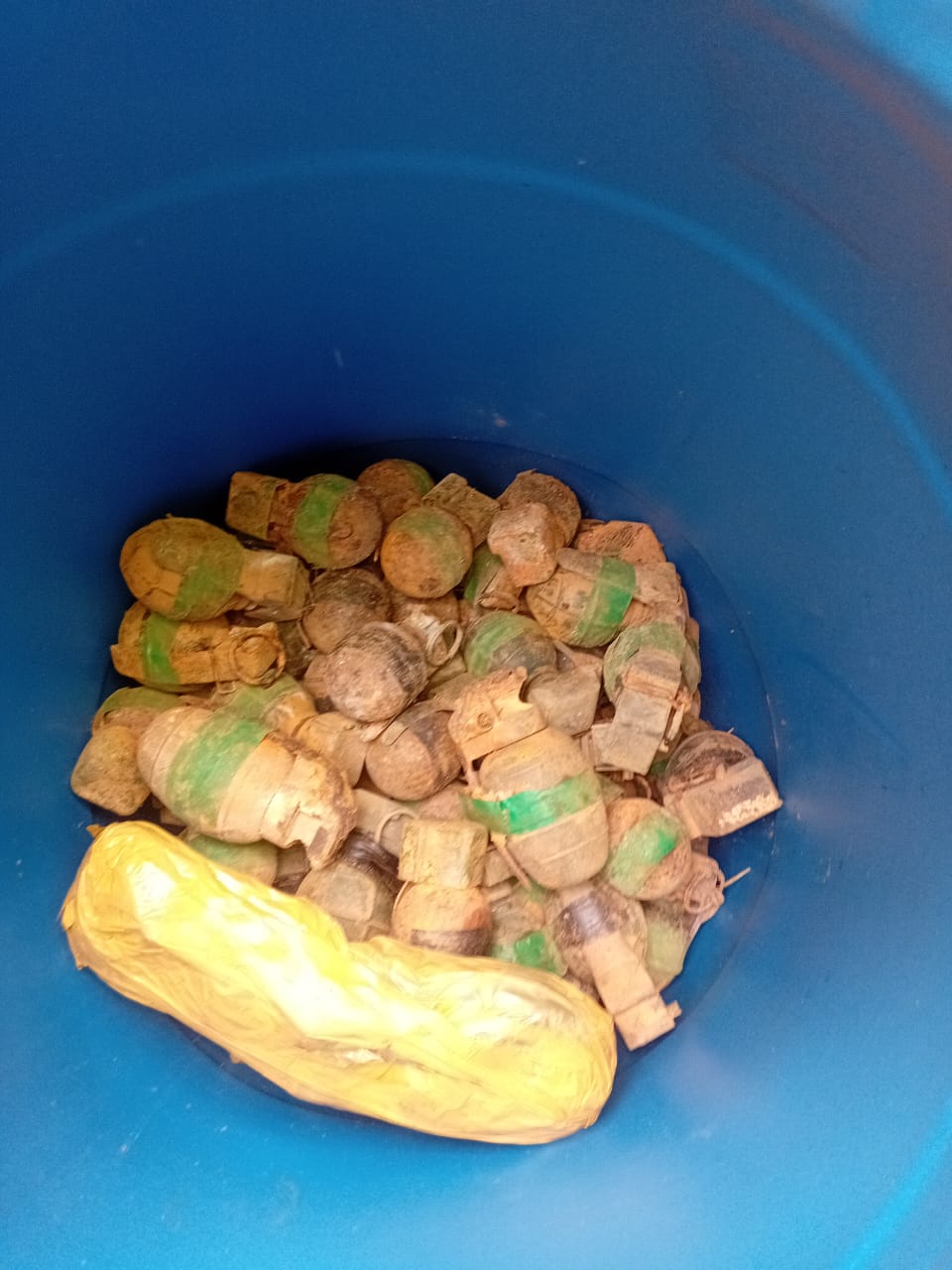 கொழும்பில் கைது செய்யப்பட்ட  முன்னாள் புலி உறுப்பினர் வழங்கிய தகவலின்படி வவுனியாவில் 86 கைக்குண்டுகளுடன் ஒருவர் கைது!