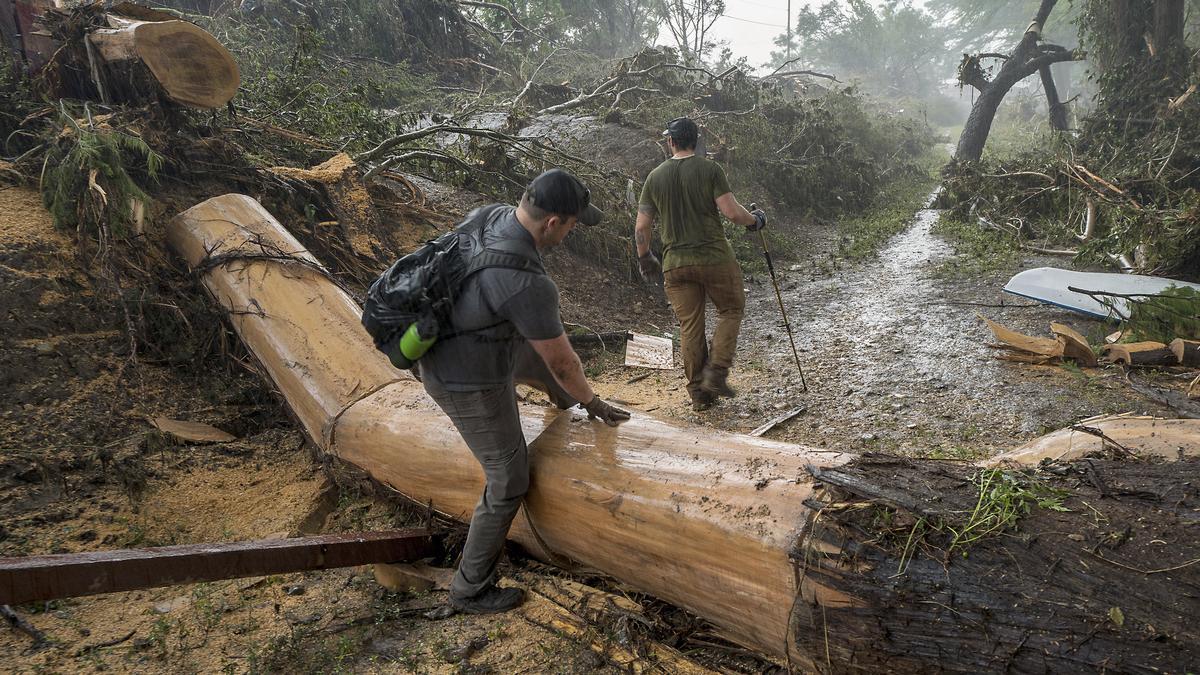 அமெரிக்காவின் டெக்சாஸ் மாகாணத்தில் பெய்த கனமழை,வெள்ளத்தால் பலர் உயிரிழப்பு .