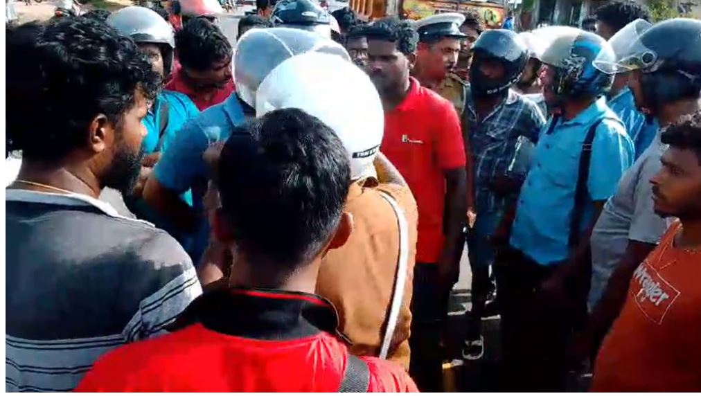 கிளிநொச்சியில் டிப்பர் மோதி பெண்ணொருவர் உயிரிழப்பு!  – சாரதி நையப்புடைப்பு.