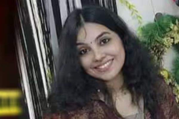 ஐக்கிய அரபு அமீரகத்தில் கேரள பெண் சடலமாக மீட்பு: வரதட்சணை கொடுமையில் கணவர் கொலை செய்ததாக தாய் புகார்