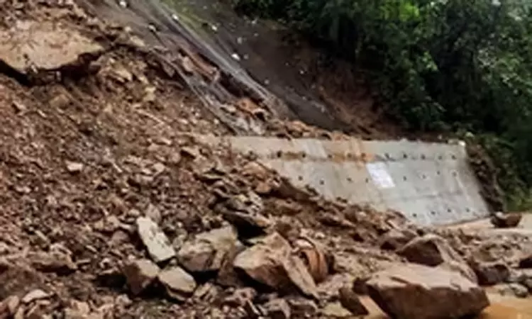 சிம்லாவில் மேக வெடிப்பு, நிலச்சரிவு: இயல்பு வாழ்க்கை முடக்கம், 4 பேர் உயிரிழப்பு,பலர் மாயம்!