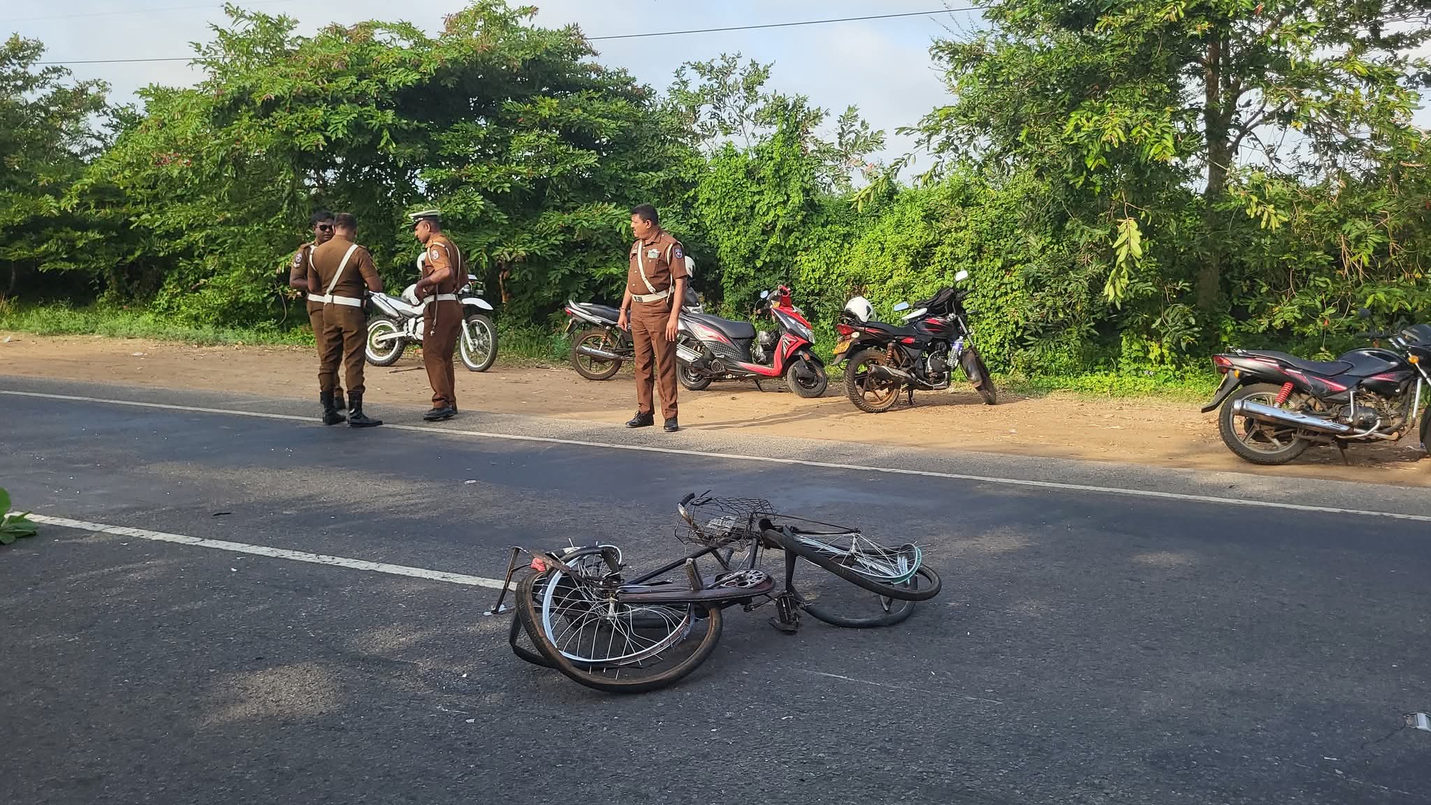 வவுனியாவில் ஹயஸ் மோதி வயோதிபர் பரிதாப மரணம்.