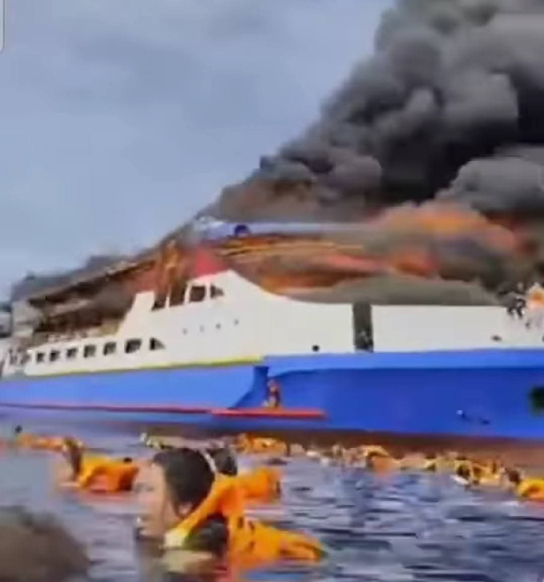 இந்தோனேசிய பயணக் கப்பலில் பாரிய தீ விபத்து!