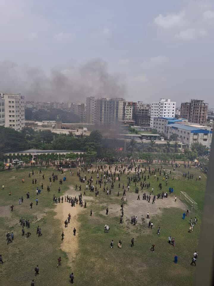 வீழ்ந்து நொறுங்கிய பங்களாதேஷ் போர் விமானம்.