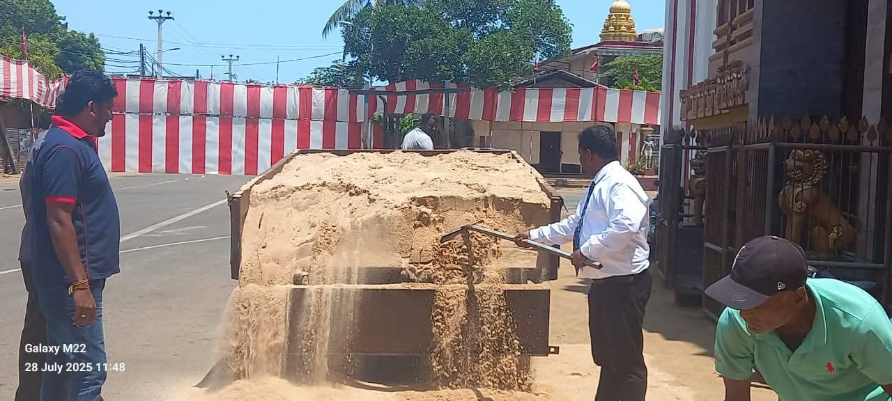 நல்லூர் ஆலயச் சூழலுக்கான ஒரு தொகுதி மணல் வந்தது!