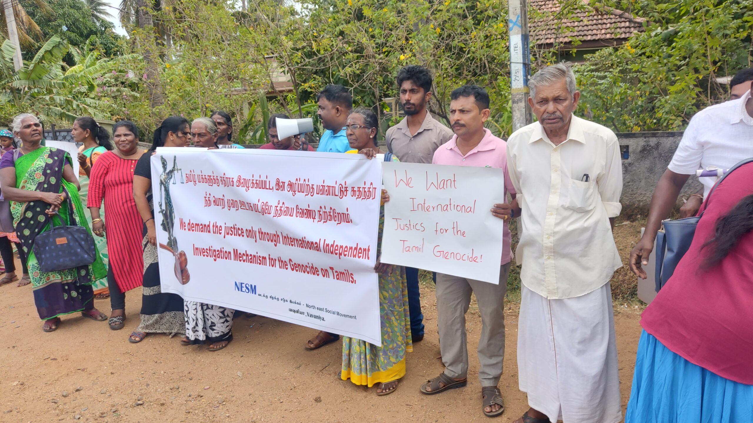 இன அழிப்புக்குச் சர்வதேச நீதி கோரி வவுனியாவில் இன்று திரண்ட உறவுகள்.