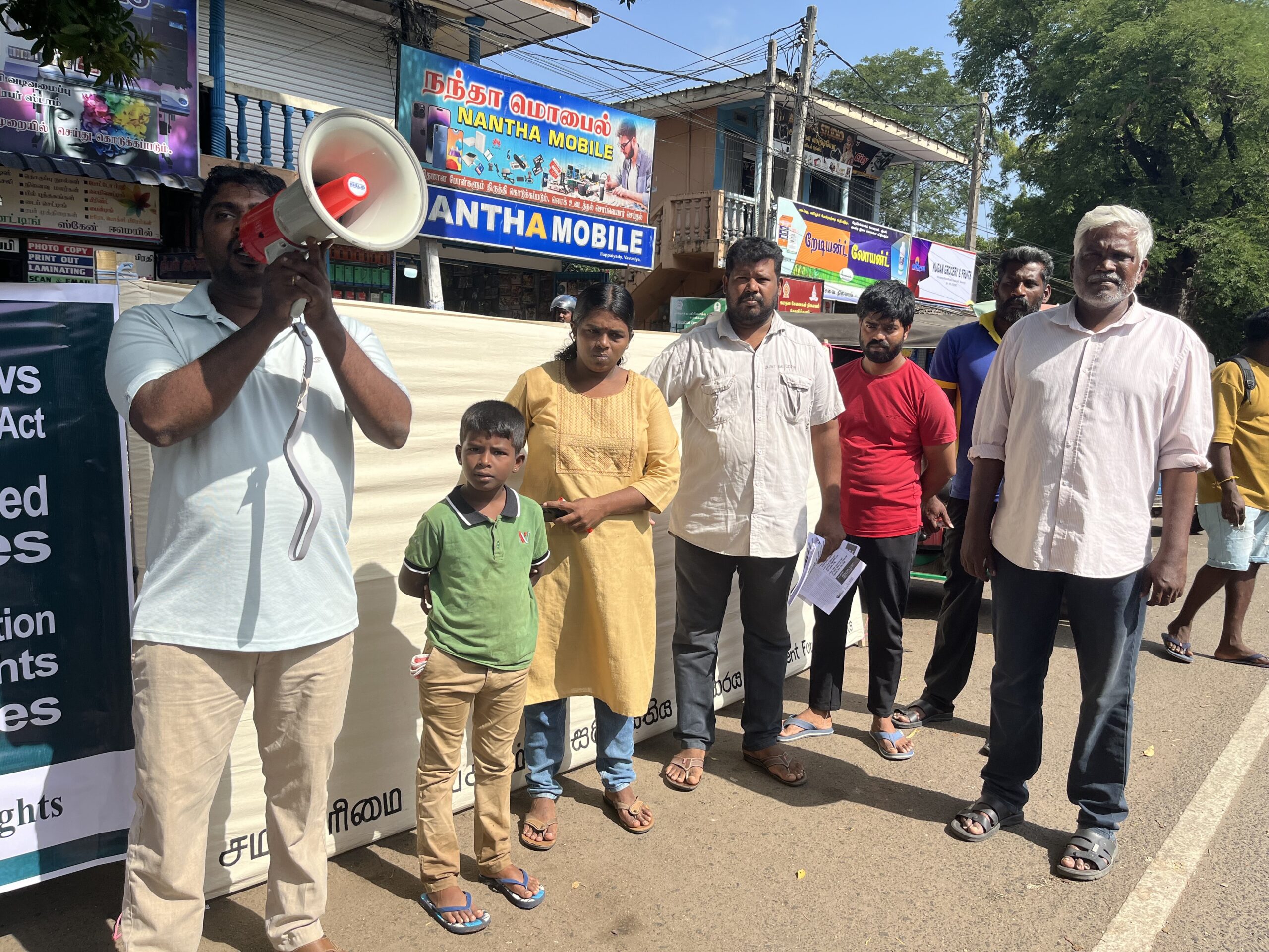 தேசிய இனங்களின் உரிமைகளை வலியுறுத்தி வவுனியாவில் இன்று கையெழுத்துப் போராட்டம்.