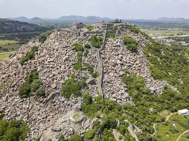 தமிழகத்தின் பெருமைக்கு மேலும் ஒரு மைல்கல்: செஞ்சிக் கோட்டையை உலக பாரம்பரிய சின்னமாக யுனெஸ்கோ அறிவிப்பு!