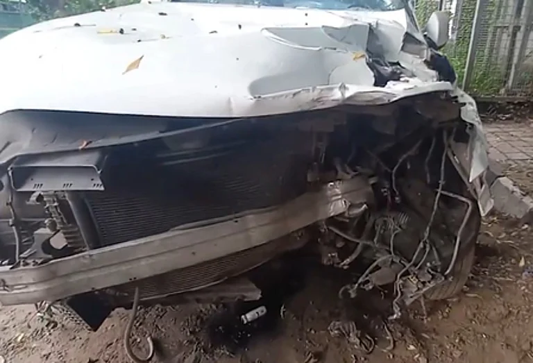 டெல்லியில் குடிபோதையில் கார் மோதி 5 பேர் பலி