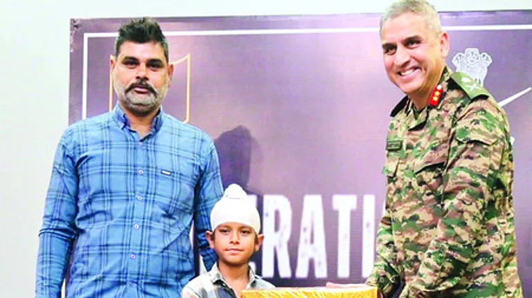 இந்திய ராணுவத்தின் பெருமித நடவடிக்கை: “ஆபரேஷன் சிந்தூரில்” உதவிய 10 வயது சிறுவனின் கல்விச் செலவை ஏற்றது!