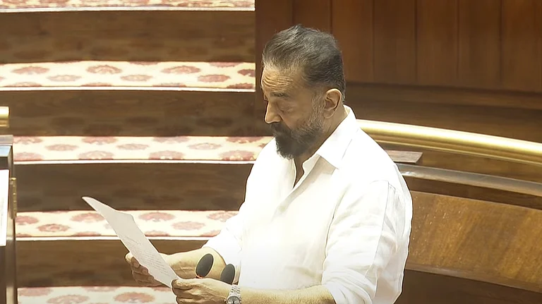 கமல்ஹாசன் உள்பட 4 பேர் மாநிலங்களவை உறுப்பினராக தமிழ் மொழியில் பதவியேற்பு!