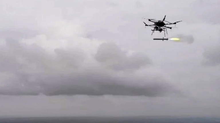 டிஆர்டிஓவின் புதிய மைல்கல்: ட்ரோனில் இருந்து ஏவுகணை செலுத்தும் சோதனை வெற்றி!